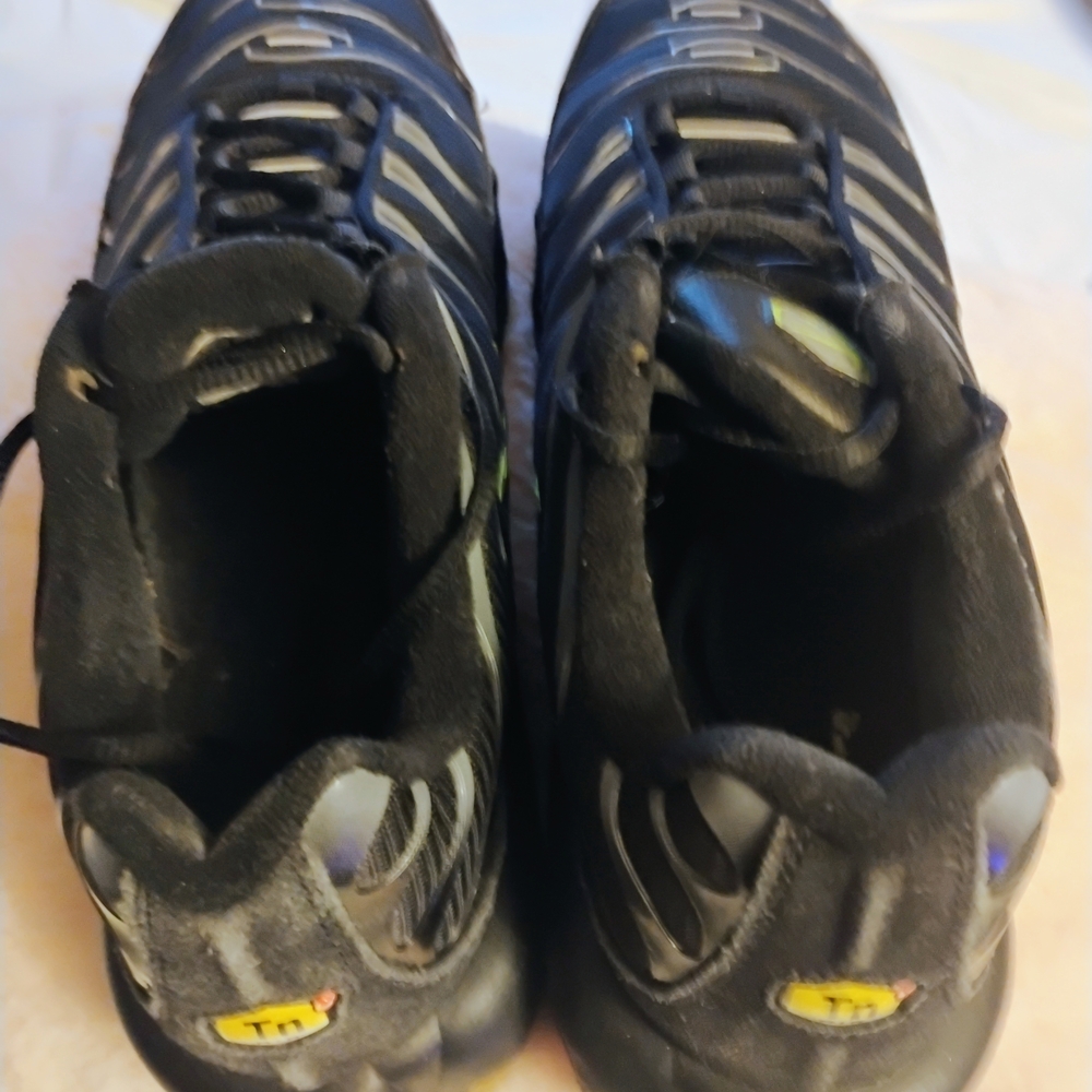 Nike Men's Black and Yellow Sneakers - Picture 5 of 7